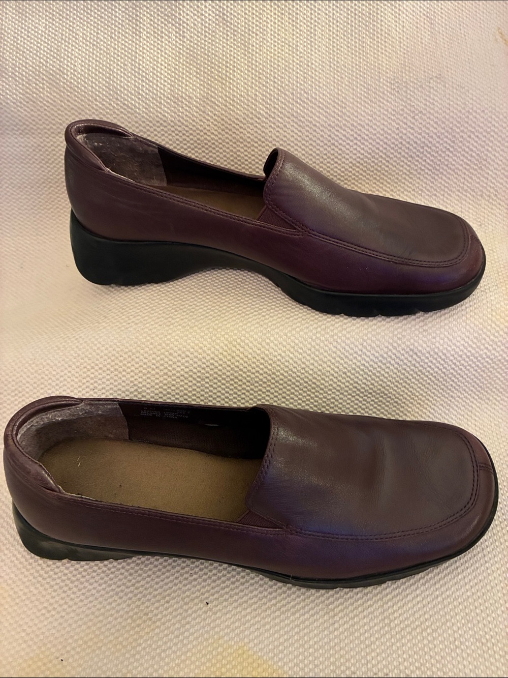 VTG Women’s Slip-On Leather Loafers in Deep Plum-unbranded